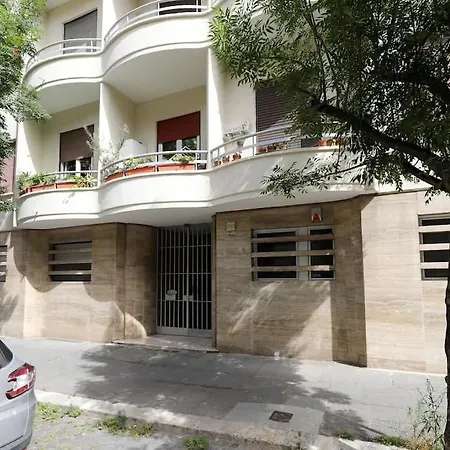 The Brick By Nosdom Apartament *